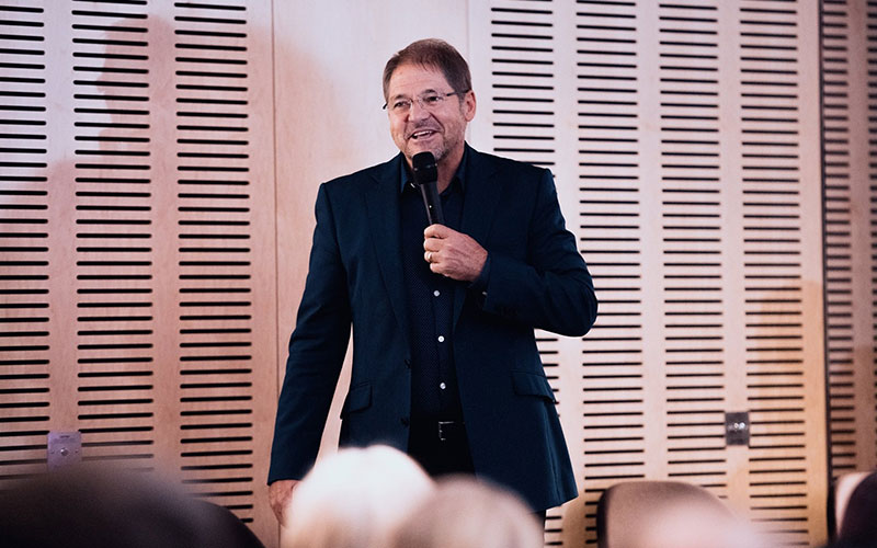 Albert Ellis, outgoing CEO Harvey Nash
