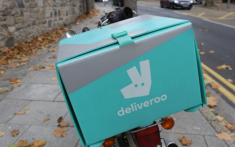 Deliveroo, couriers, contracts