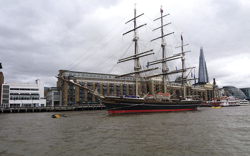 Stad Amsterdam in London, by Tower Bridge, Randstad