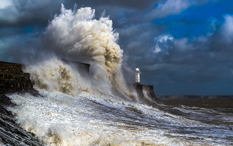 storm batters the UK