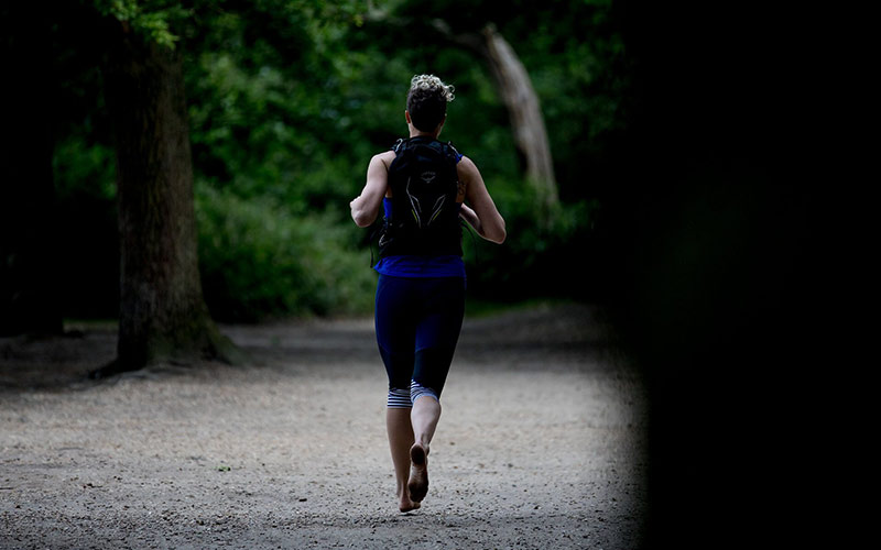Anna McNuff, Barefoot runner